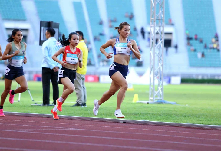 Điền kinh tỏa sáng với 'hat-trick vàng' giúp Việt Nam chạm mốc 40 HCV trong ngày 15-12 8 điền kinh - Ảnh 8.