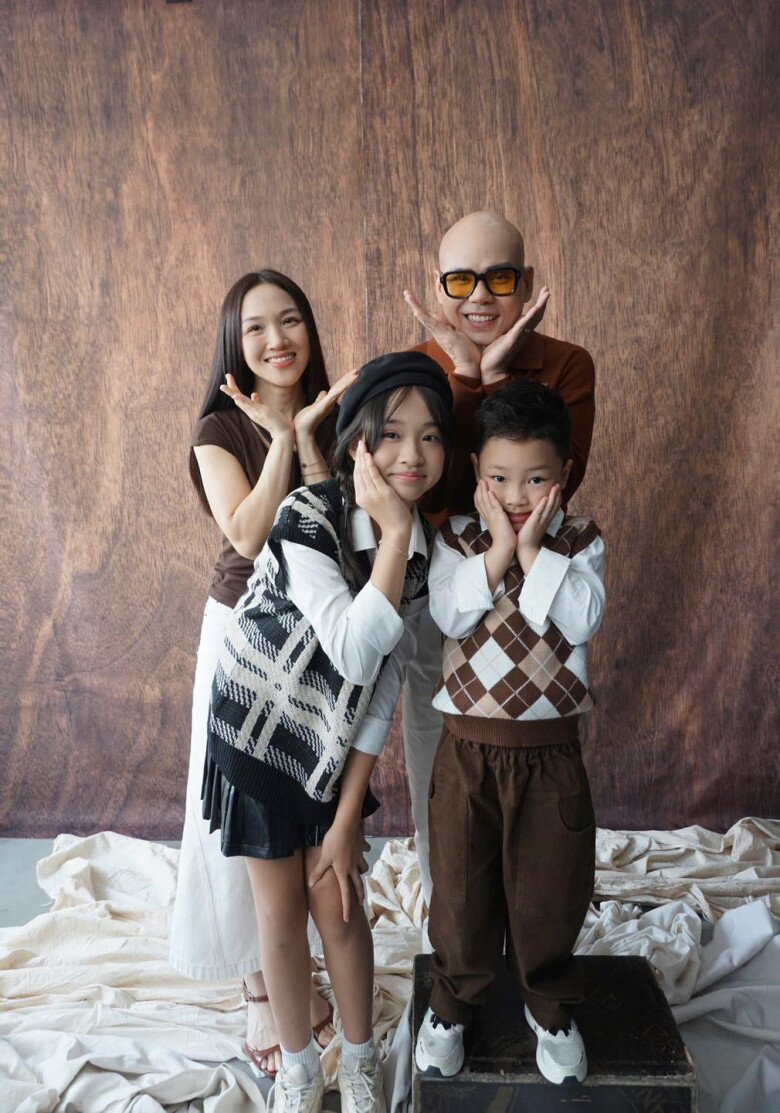 Vừa giành Á quân piano quốc tế, con gái Phan Đinh Tùng ẵm luôn giải nhất cuộc thi vẽ, được sang Pháp triển lãm tranh 9 Vợ chồng nam ca sĩ hạnh phúc khi có 2 con đủ nếp, đủ tẻ.