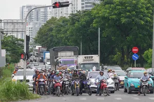 Giải pháp nào để giảm thiểu ô nhiễm không khí từ ô tô chạy dầu diesel ở TP.HCM?