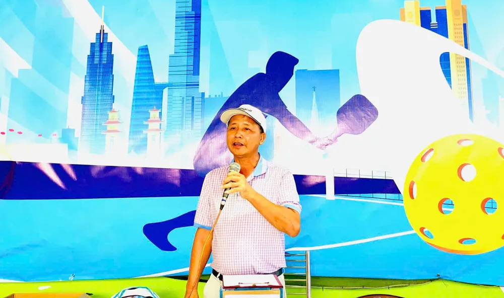 Đại diện Ban tổ chức khai mạc giải Pickleball do Hiệp hội Bất động sản Đắk Lắk tổ chức với các hoạt động thi đấu trong không khí đoàn kết và sôi nổi. y-nghia-giai-pickleball-huong-ve-dong-bao-vung-lu-dak-lak (2).jpg