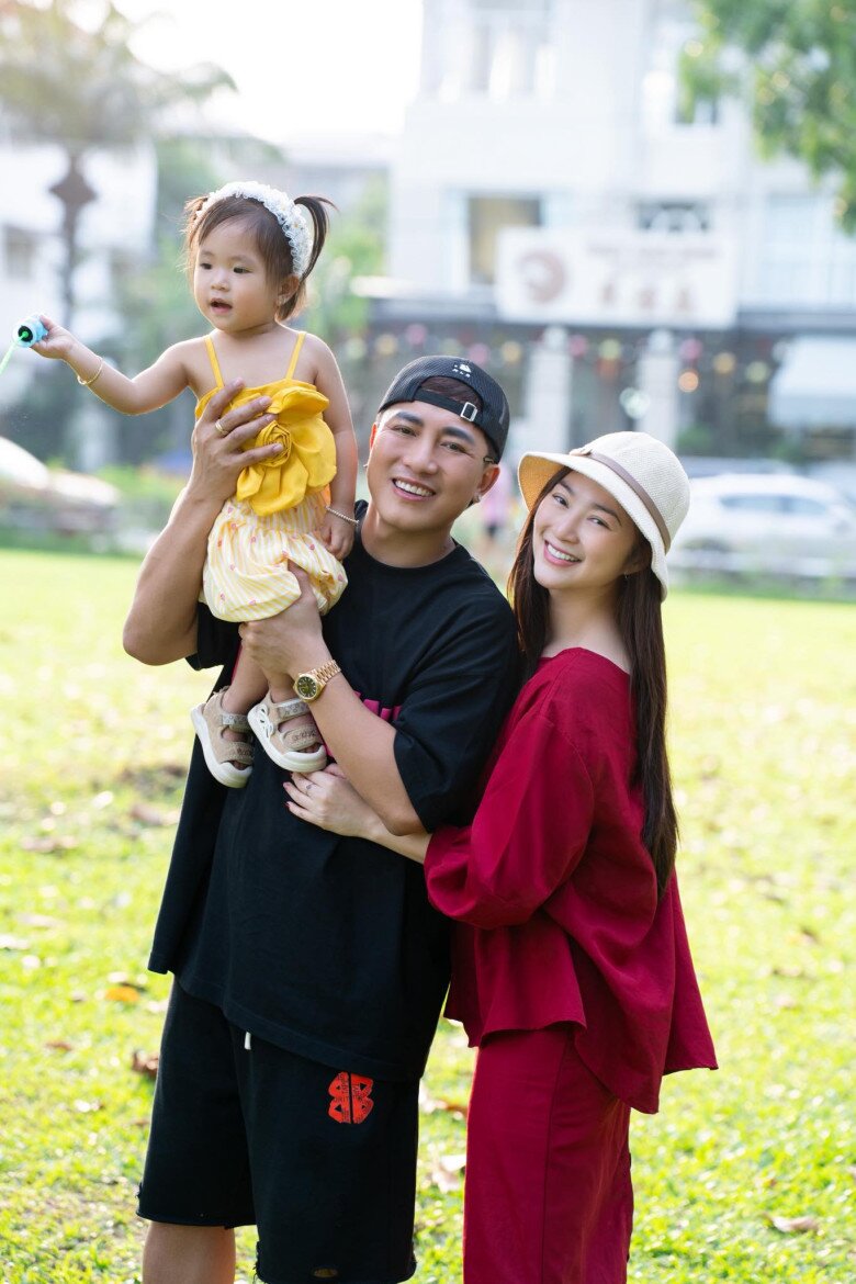 Sao Việt 24h: Bé Bo nhà Hòa Minzy 6 tuổi đăng status hút gần 200.000 like, trầm ngâm vì "3 năm chưa trả lời hết comment" 11 Sao Việt 24h: Bé Bo nhà Hòa Minzy 6 tuổi đăng status hút gần 200.000 like, trầm ngâm vì amp;#34;3 năm chưa trả lời hết commentamp;#34; - 10