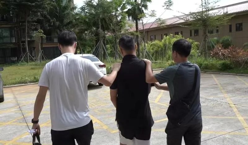 Chi hơn 969 triệu đồng mua 3 vỏ trai khổng lồ về nhà trưng, 3 năm sau người đàn ông bị cảnh sát bắt giữ- Ảnh 3. Chi hơn 969 triệu đồng mua 3 vỏ trai khổng lồ về nhà trưng, 3 năm sau người đàn ông bị cảnh sát bắt giữ- Ảnh 3.