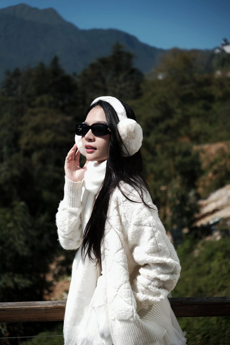 "Tôi luôn tin rằng vẻ đẹp thật sự của một người phụ nữ không nằm ở những gì người khác có thể nhìn thấy, mà ở những điều cô ấy hiểu được sau mỗi trải nghiệm, mỗi trang sách, mỗi lần vấp ngã và tự đứng dậy. Bởi chỉ khi trí tuệ được bồi đắp, vẻ đẹp mới có chiều sâu, và lòng nhân ái mới có gốc rễ bền vững. Chính vì vậy, tôi luôn coi việc học là một hành trình vô tận, không chỉ trong giảng đường, mà trong từng cuộc trò chuyện, từng chuyến đi, từng con người mà tôi gặp.... ".