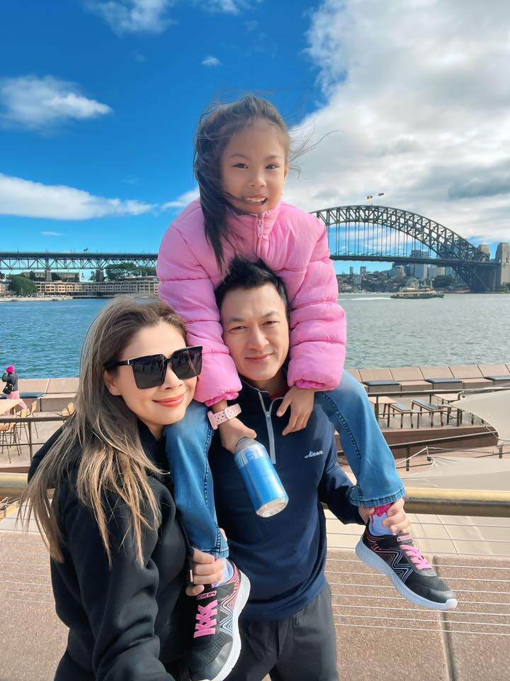 Con gái quốc tịch Mỹ của Thanh Thảo về nước thi thể thao cùng kình ngư Ánh Viên, mới 7 tuổi đã cực giỏi 4 Gia đình hạnh phúc của Thanh Thảo và chồng doanh nhân tại Mỹ.