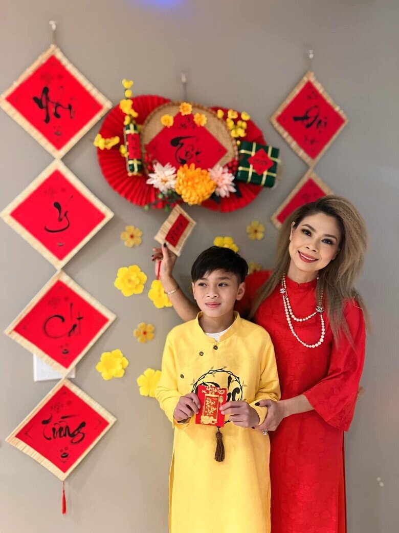 Con gái quốc tịch Mỹ của Thanh Thảo về nước thi thể thao cùng kình ngư Ánh Viên, mới 7 tuổi đã cực giỏi 6 Con trai nuôi của Thanh Thảo năm nay đã 14 tuổi, có ngoại hình điển trai.