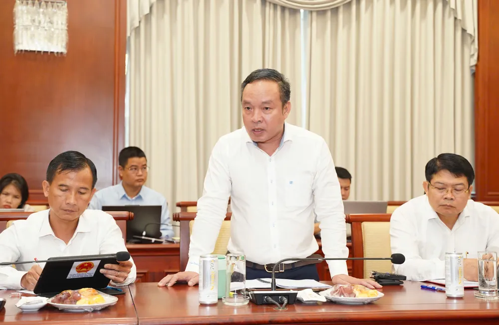 Ông Nguyễn Đình Khánh, Bí thư Đảng ủy xã Dầu Tiếng, nêu mục tiêu phát triển địa phương. Ảnh: THUẬN VĂN Bí thư Thành ủy TP.HCM Trần Lưu Quang: 'Phải thật sự hướng đến người dân'-Bí-thư-thành-ủy-TP.HCM-tran-luu-quang-hop-ban-chap-hanh-tphcm (2).jpg