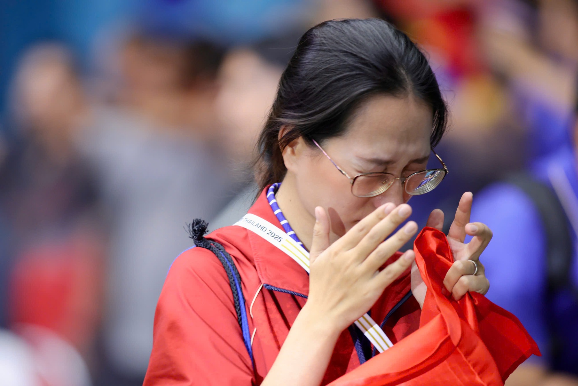 Giọt nước mắt của những cô gái quả cảm tại SEA Games 33 - Ảnh 4.