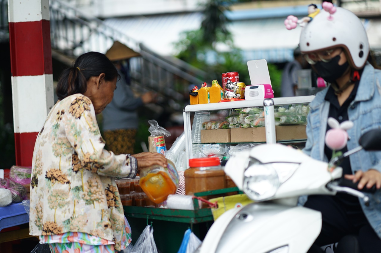 Xe gỏi cuốn 7.000 đồng của mẹ Ngọc Trinh ở TP.HCM: 