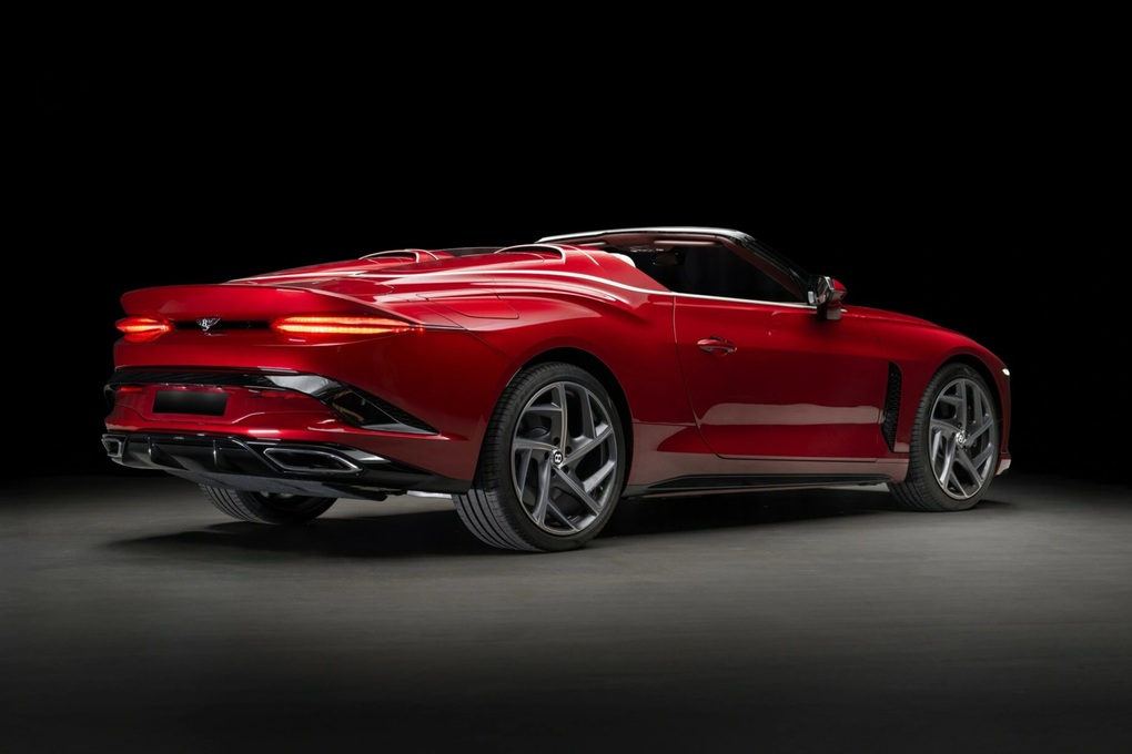 Chiếc Bentley siêu hiếm mất giá cả triệu USD dù mới chạy hơn 1.000km - 2