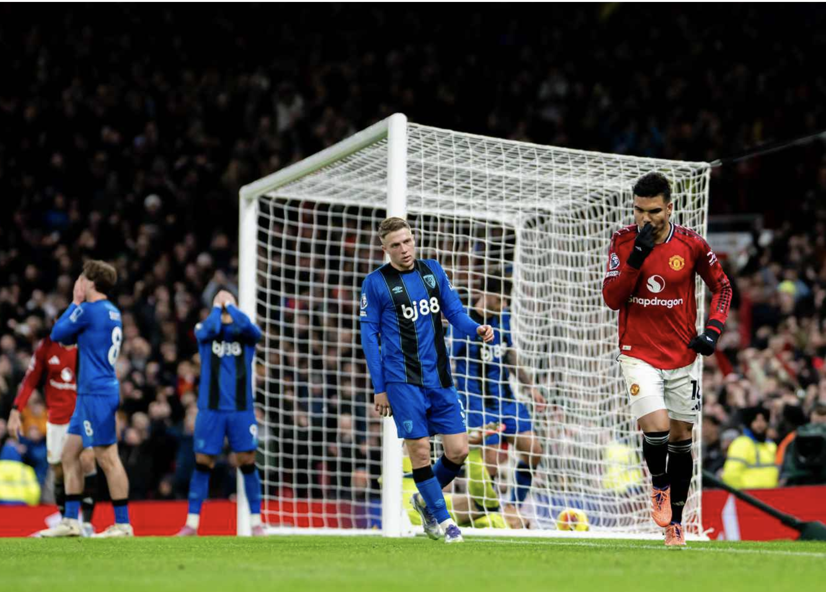 Rượt đuổi nghẹt thở, Man Utd và Bournemouth chia điểm trận cầu 8 bàn 3 Rượt đuổi nghẹt thở tại Old Trafford, Man Utd và Bournemouth chia điểm trận cầu 8 bàn - Ảnh 3.