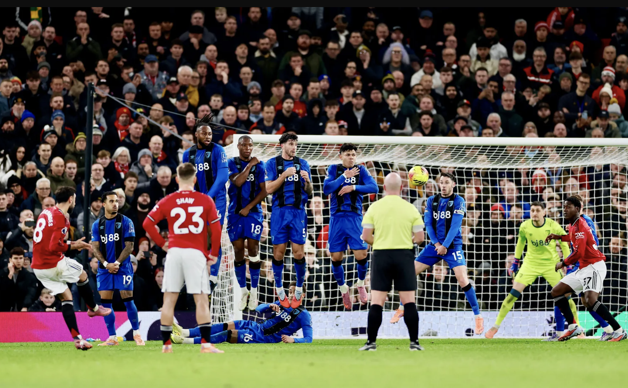 Rượt đuổi nghẹt thở, Man Utd và Bournemouth chia điểm trận cầu 8 bàn 5 Rượt đuổi nghẹt thở tại Old Trafford, Man Utd và Bournemouth chia điểm trận cầu 8 bàn - Ảnh 5.