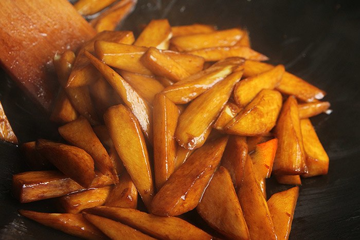 Loại củ mệnh danh là amp;#34;nhân sâm nướcamp;#34;, mọc từ bùn đất quê, nay là đặc sản ở thành phố, xào hay kho đều ngon - 7