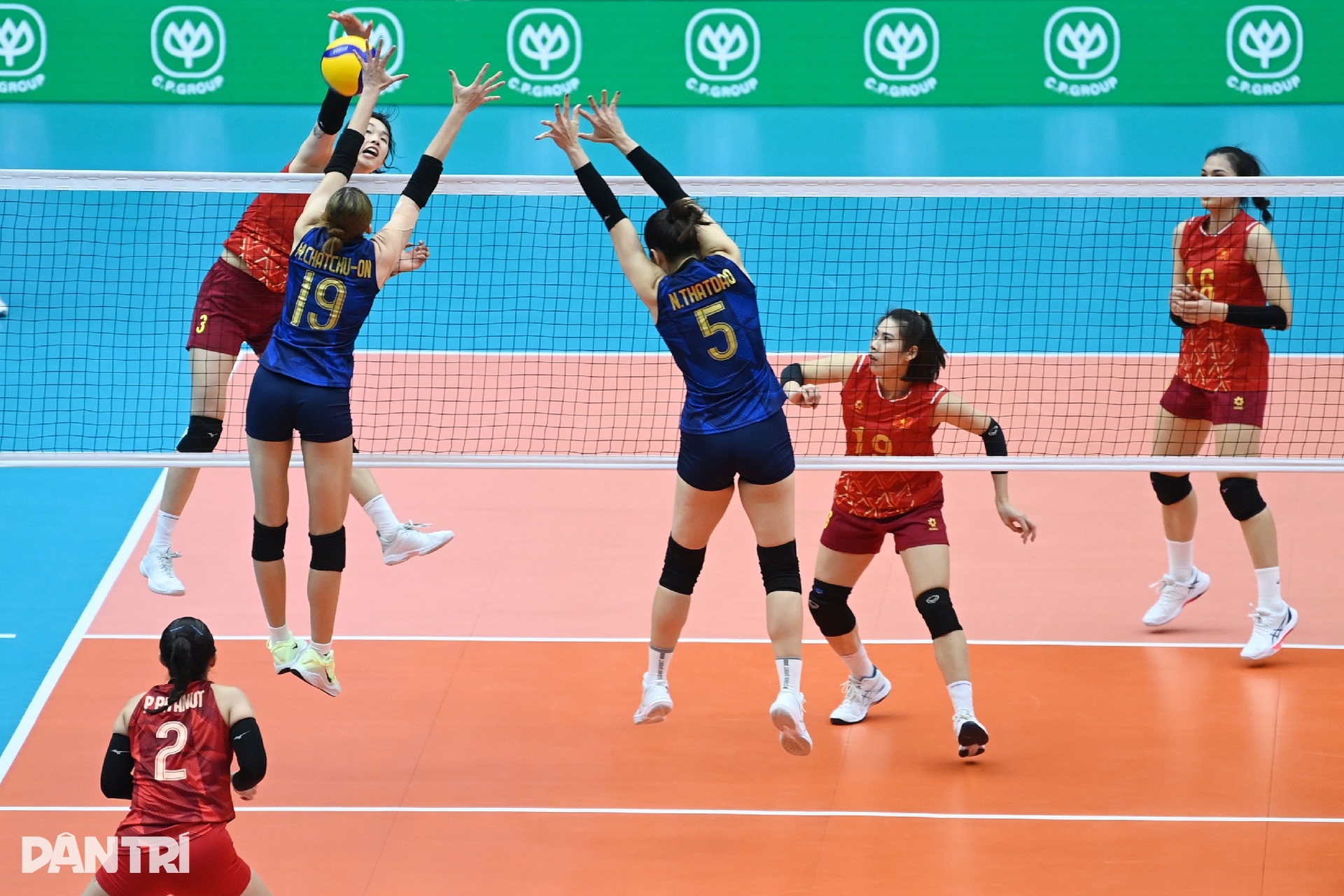 Mưa nước mắt sau trận chung kết lịch sử của bóng chuyền nữ Việt Nam - 2