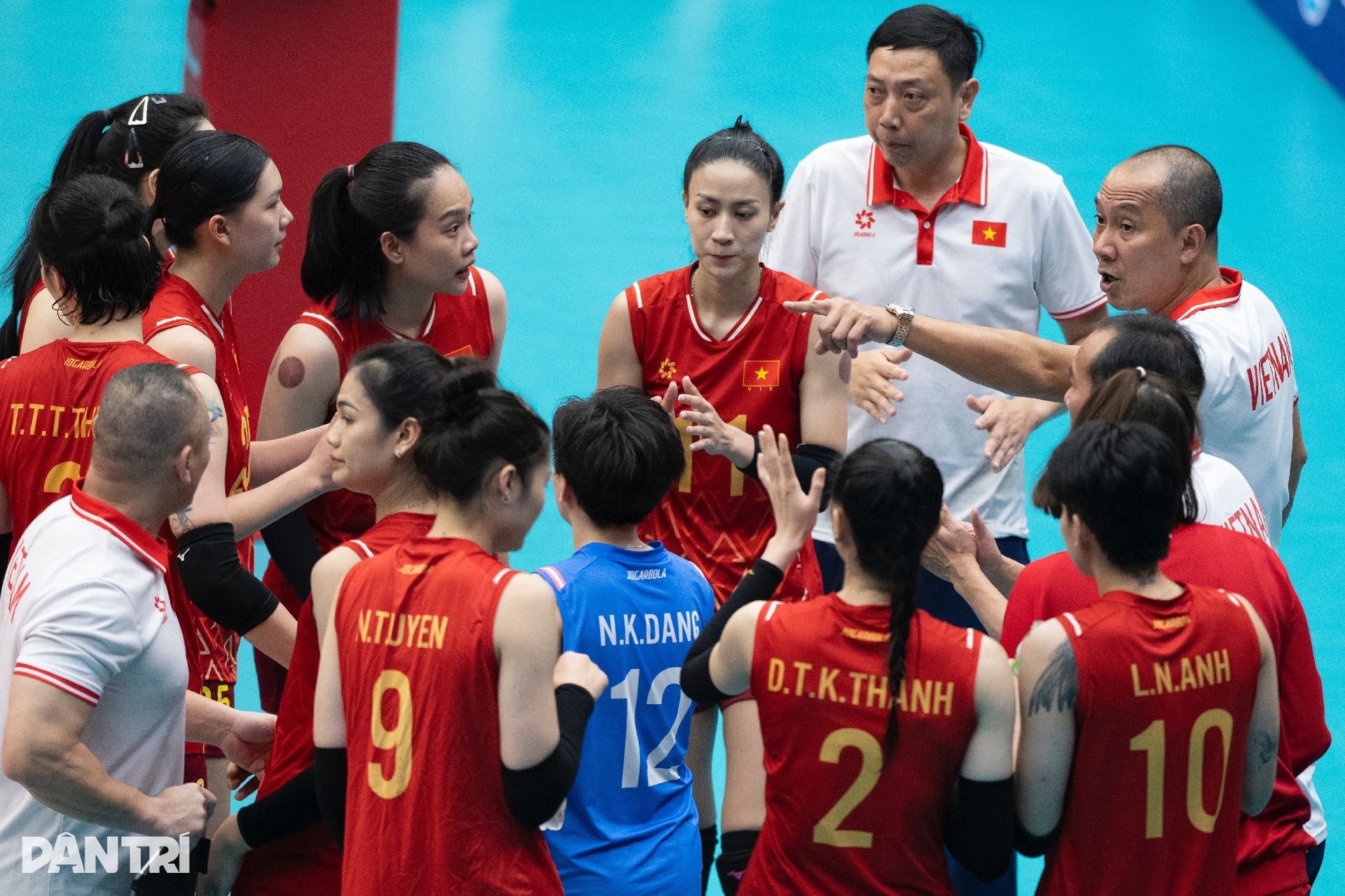 Mưa nước mắt sau trận chung kết lịch sử của bóng chuyền nữ Việt Nam - 9