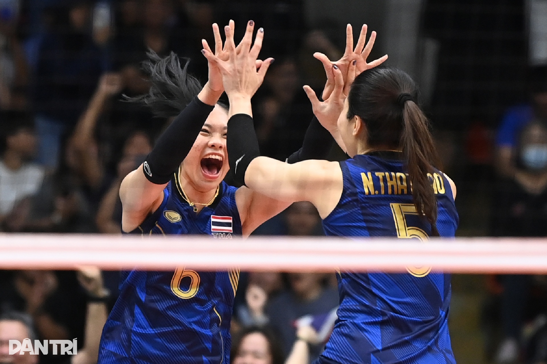 Mưa nước mắt sau trận chung kết lịch sử của bóng chuyền nữ Việt Nam - 8