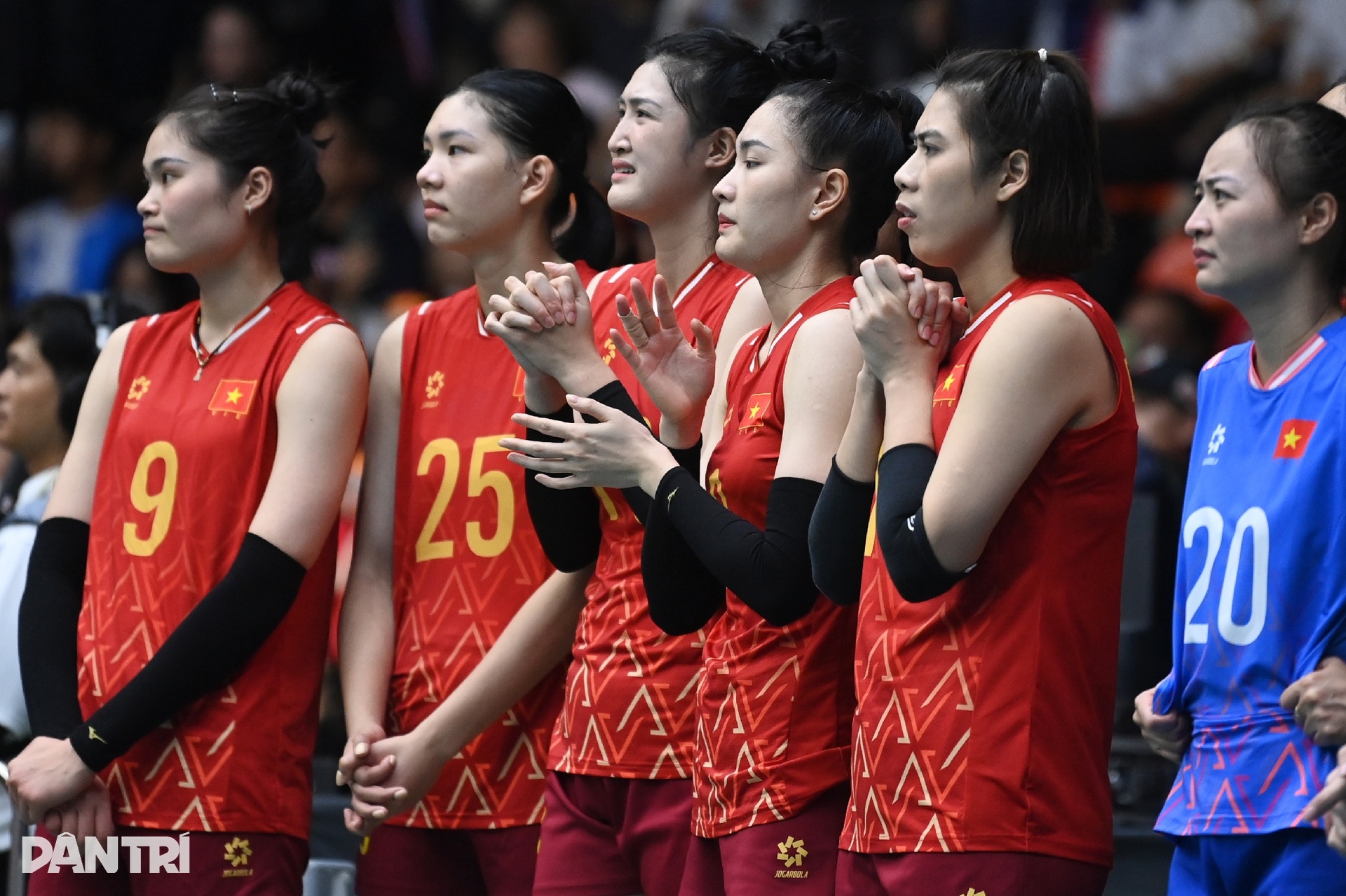 Mưa nước mắt sau trận chung kết lịch sử của bóng chuyền nữ Việt Nam - 14