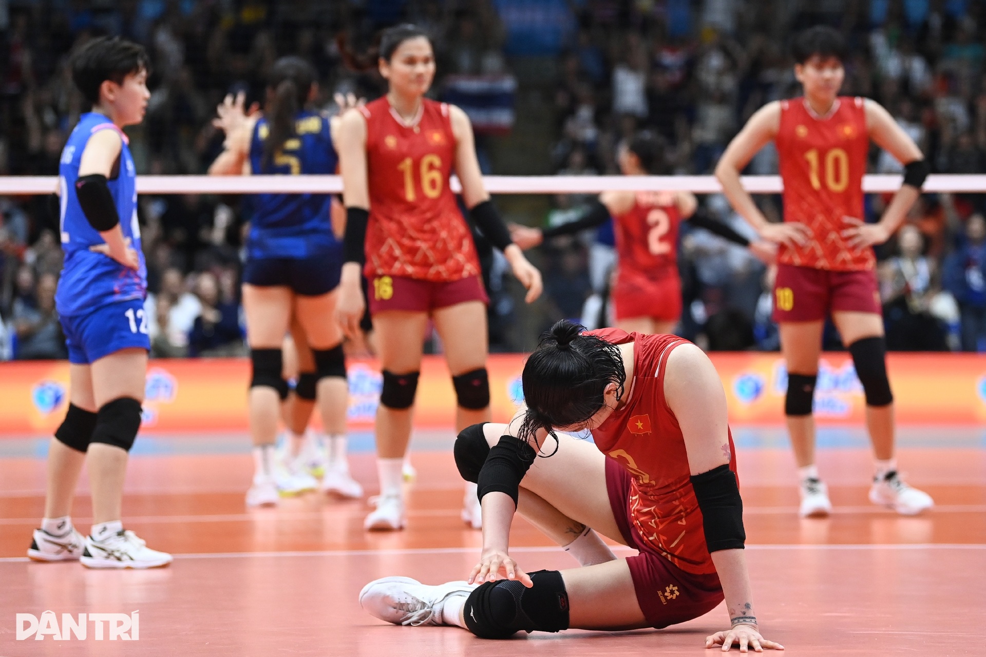 Mưa nước mắt sau trận chung kết lịch sử của bóng chuyền nữ Việt Nam - 16