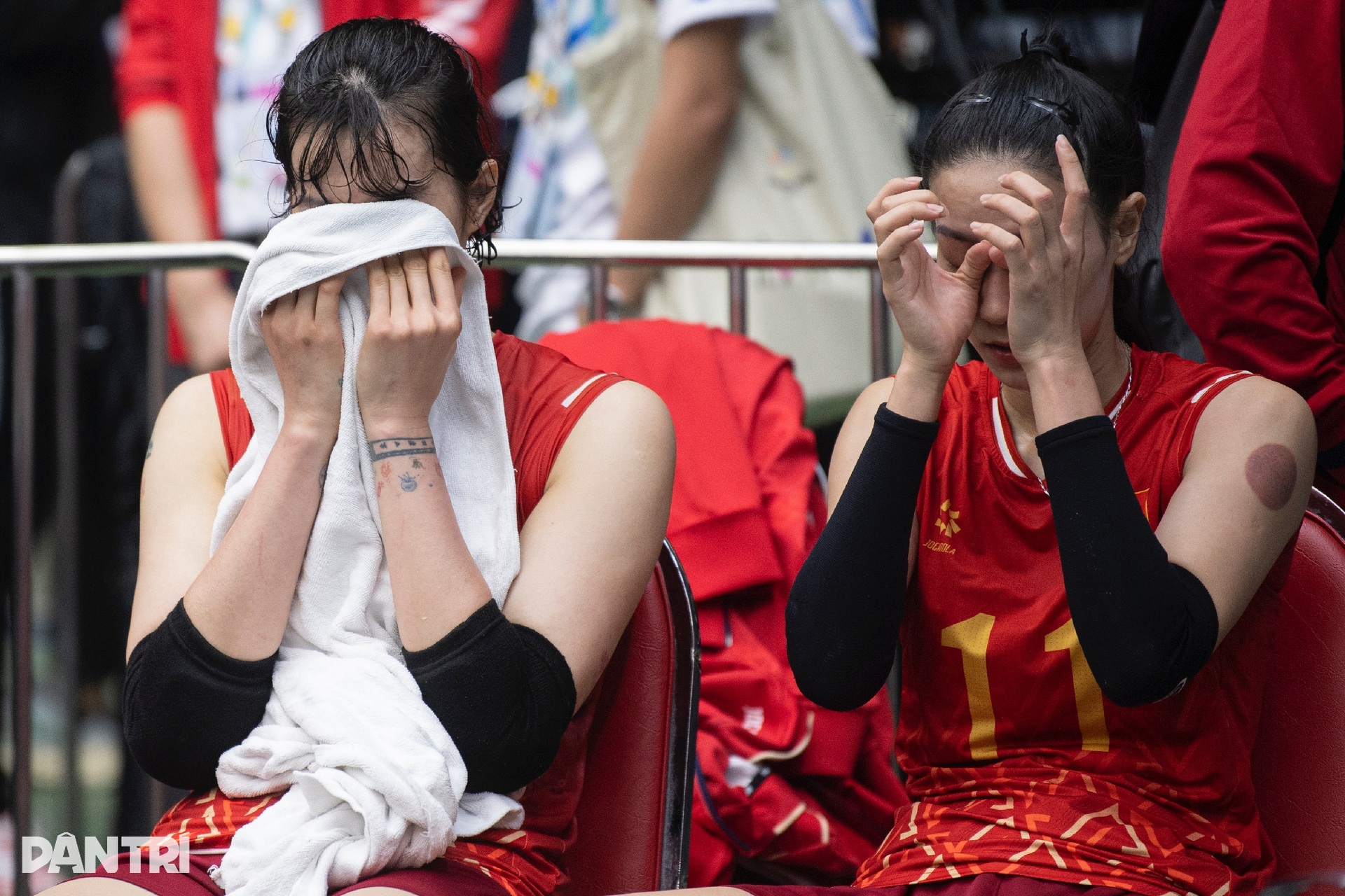 Mưa nước mắt sau trận chung kết lịch sử của bóng chuyền nữ Việt Nam - 18