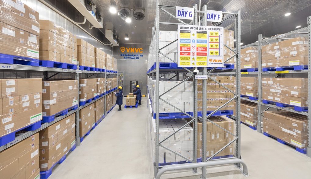 Cúm A tăng cao: Tiêm vaccine thế nào để an toàn cho trẻ và người lớn? - 5