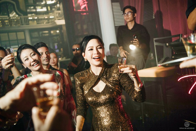 Điều phu nhân tỷ phú Johnathan Hạnh Nguyễn chỉ làm trong đám cưới ái nữ, 2 con dâu không có đặc quyền này!- Ảnh 5. Điều phu nhân tỷ phú Johnathan Hạnh Nguyễn chỉ làm trong đám cưới ái nữ, 2 con dâu không có đặc quyền này!- Ảnh 5.