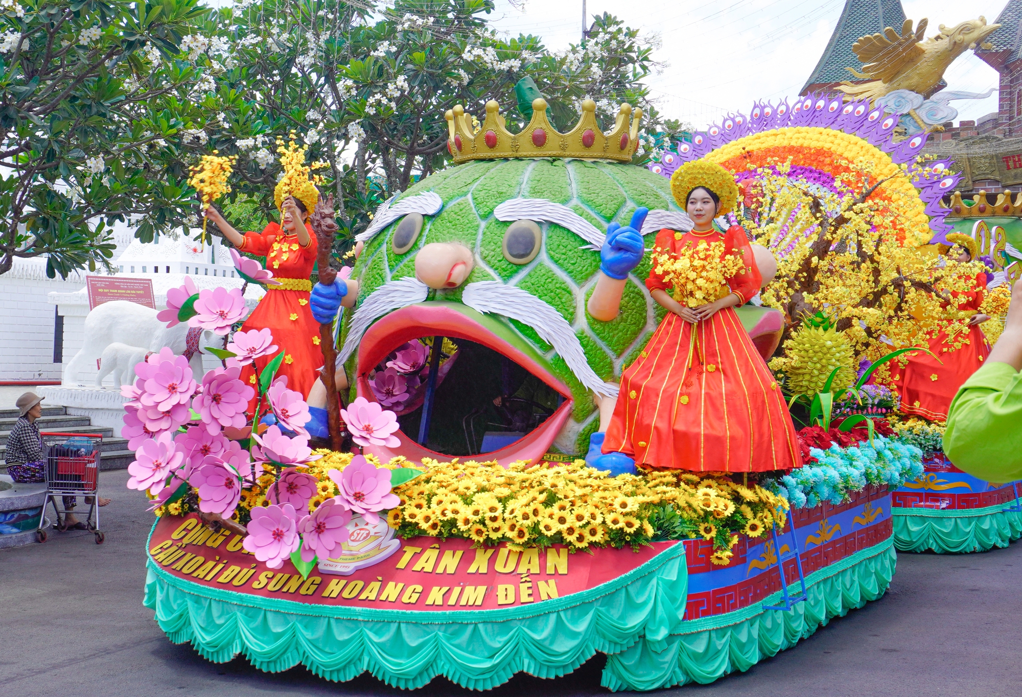 Suối Tiên tặng lộc vàng và iPhone 17 Pro trong dịp Tết Dương Lịch 2026- Ảnh 4. Suối Tiên tặng lộc vàng và iPhone 17 Pro trong dịp Tết Dương Lịch 2026- Ảnh 4.