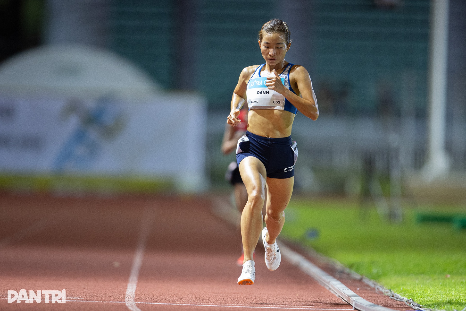 Nguyễn Thị Oanh và Lê Thị Tuyết khiến đối thủ “hít khói” ở cự ly 10.000m - 4