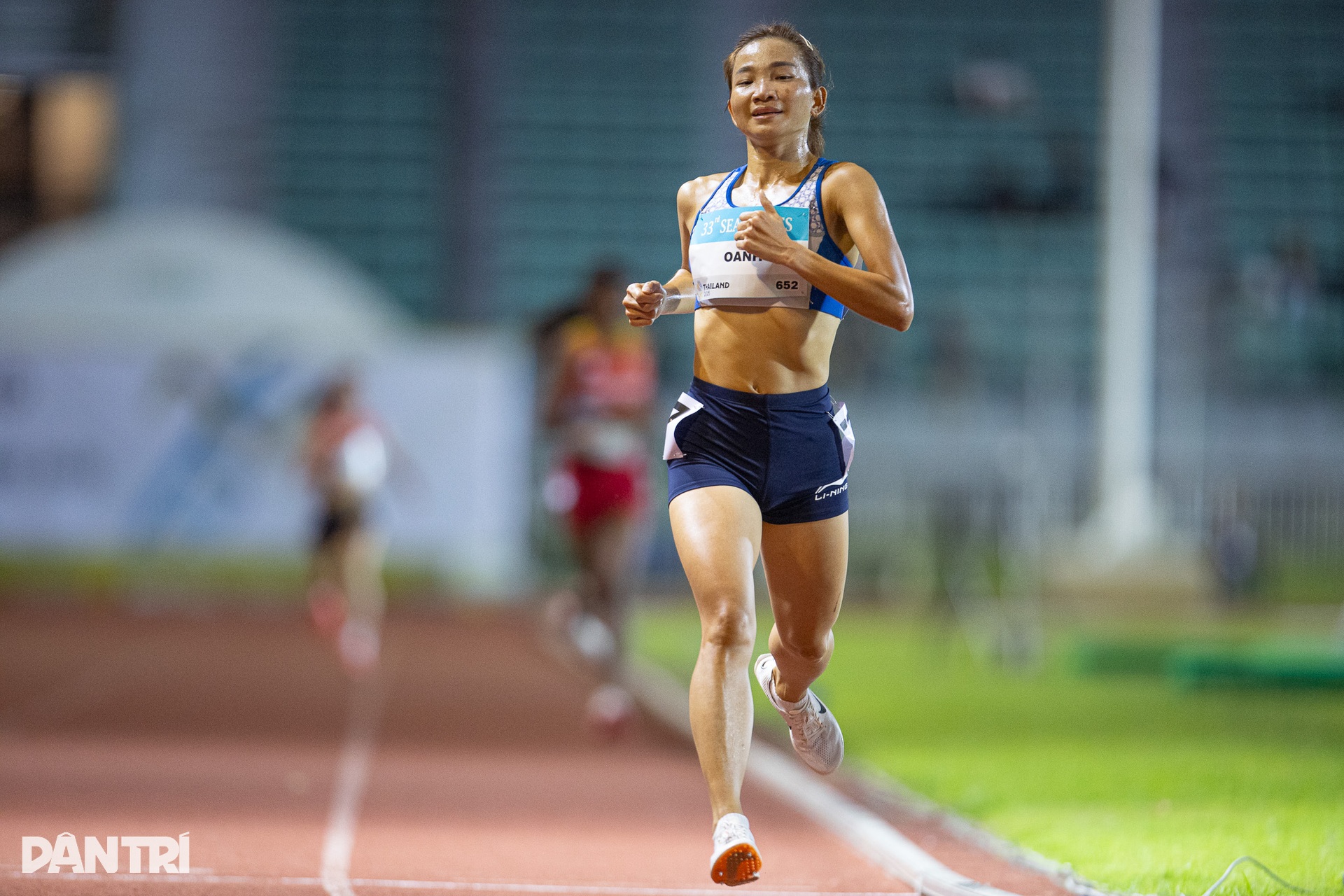 Nguyễn Thị Oanh và Lê Thị Tuyết khiến đối thủ “hít khói” ở cự ly 10.000m - 7