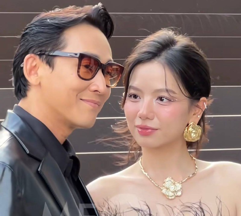 Bắt gặp cặp sao Vbiz cách nhau 16 tuổi công khai tình tứ, nhà gái đẹp ác liệt ai ngắm cũng phải mê- Ảnh 4. Bắt gặp cặp sao Vbiz cách nhau 16 tuổi công khai tình tứ, nhà gái đẹp ác liệt ai ngắm cũng phải mê- Ảnh 4.