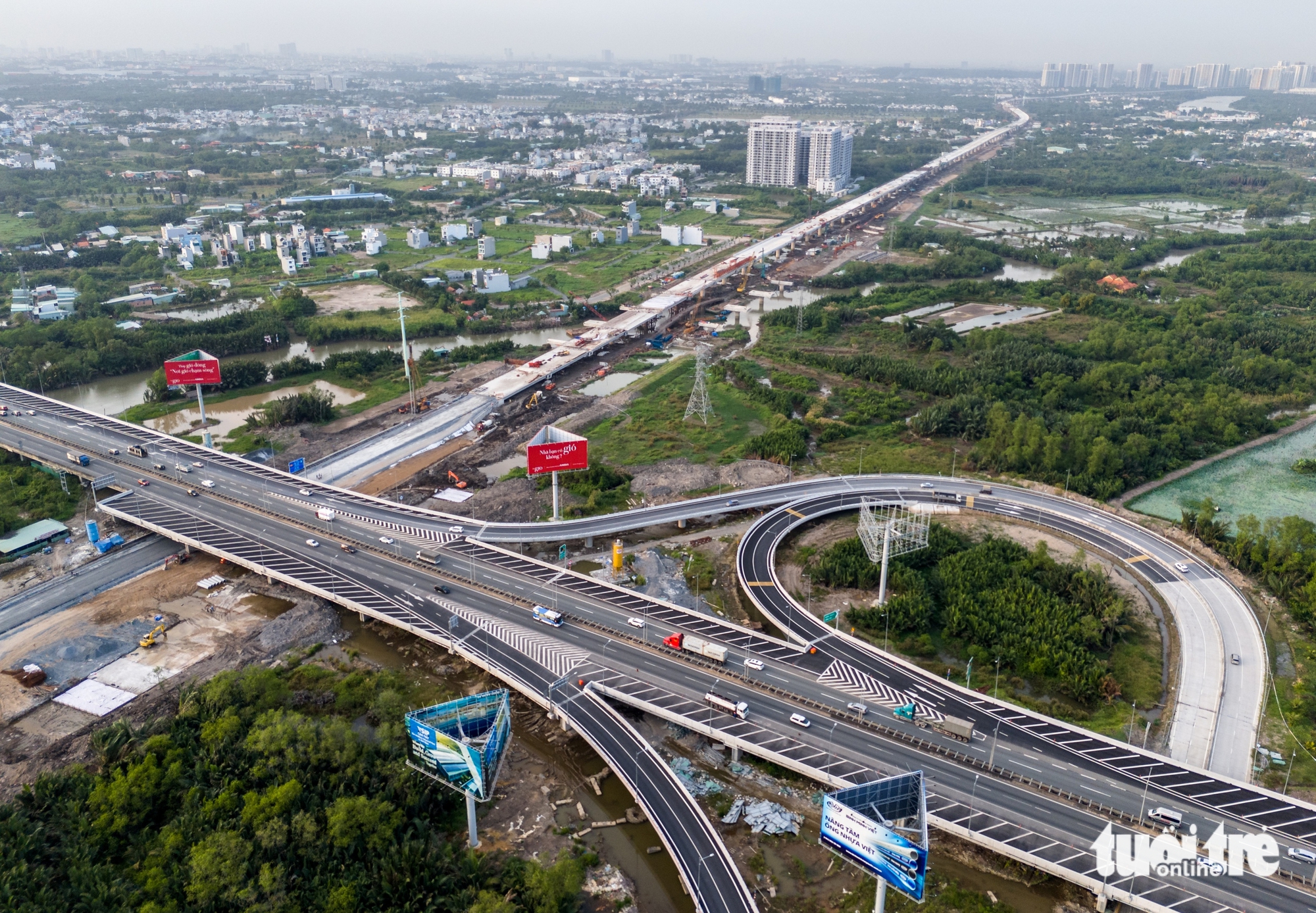 Toàn cảnh 14,7km cầu cạn vành đai 3 TP.HCM chưa thể thông xe như Ban Giao thông hứa 3 Toàn cảnh 14,7km cầu cạn vành đai 3 TP.HCM chưa thể thông xe như Ban Giao thông hứa - Ảnh 4.