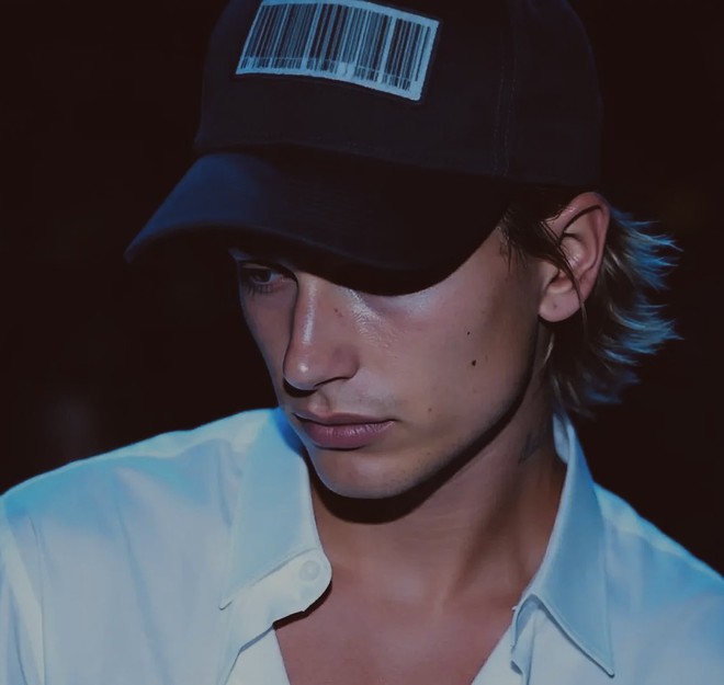 Mọi thứ hoá điên khi Hailey Bieber Mọi thứ hoá điên khi Hailey Bieber