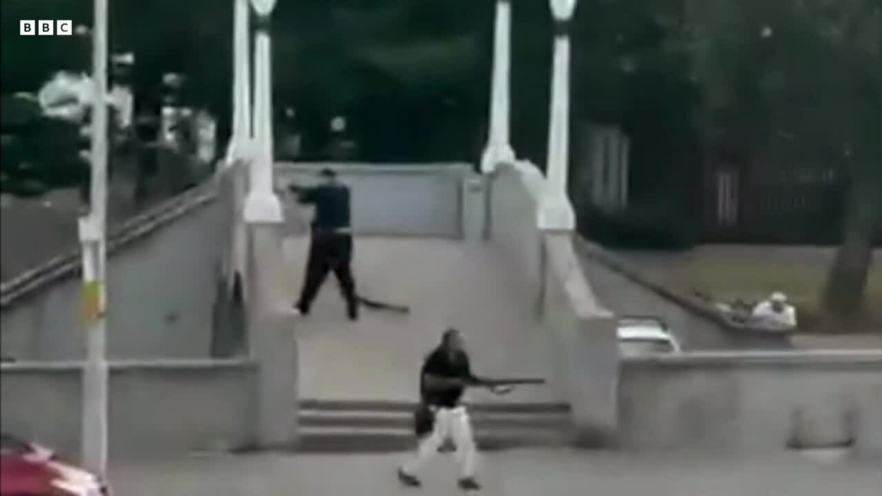 Diễn biến từng phút của vụ xả súng tại bãi biển Australia