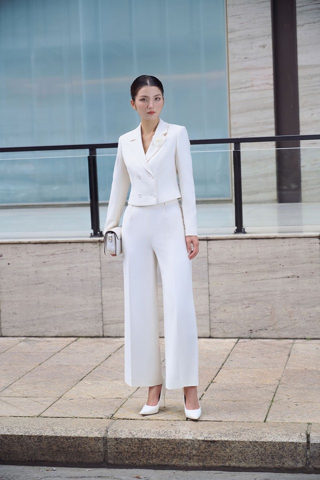 Áo blazer là điểm nhấn tinh tế cho vẻ ngoài nổi bật- Ảnh 5. Áo blazer là điểm nhấn tinh tế cho vẻ ngoài nổi bật- Ảnh 5.