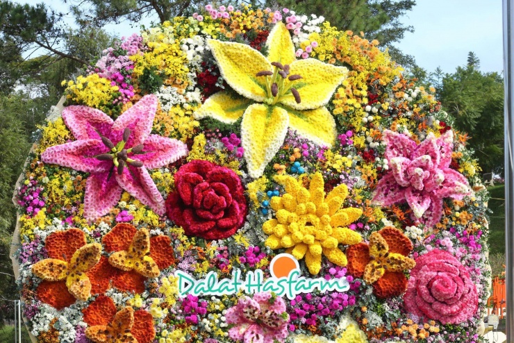 Check in cạn pin với bó hoa ở Đà Lạt nặng 10 tấn, to nhất Việt Nam 6 Check in 'cạn pin' với bó hoa ở Đà Lạt nặng 10 tấn, to nhất Việt Nam - 5