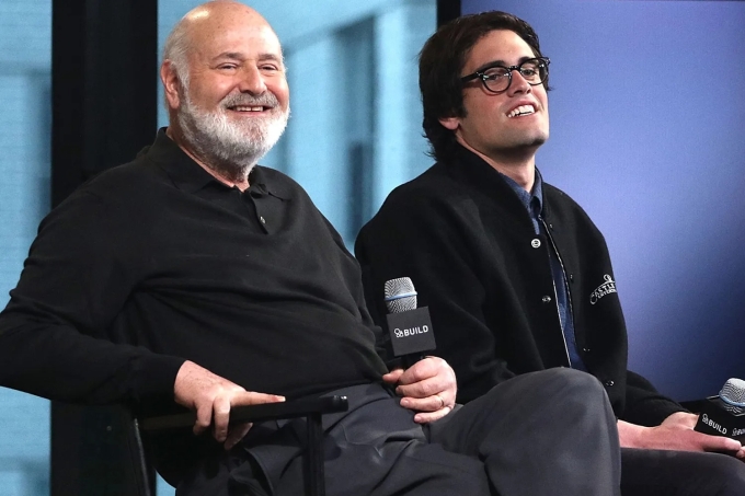 Rob Reiner và con trai Nick trong cuộc phỏng vấn năm 2016. Ảnh: FilmMagic