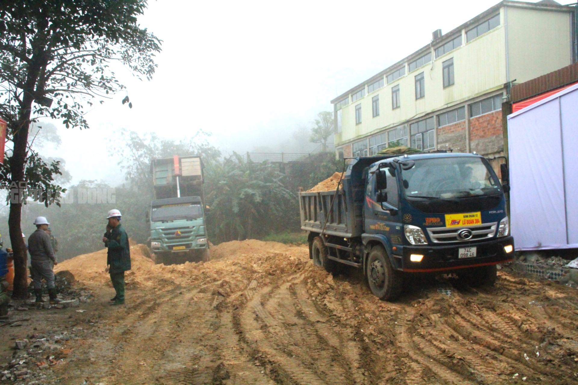 Công trình chống sụt trượt Khe Sanh khẩn trương triển khai giữa Sương mù dày đặc - Ảnh 2.