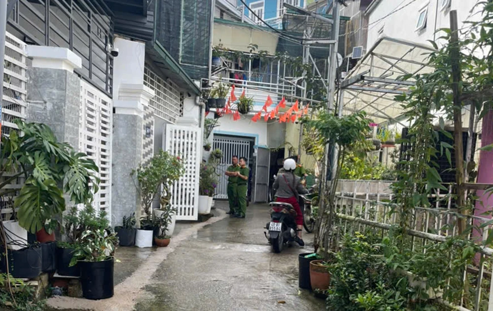 Cơ quan CSĐT Công an tỉnh Lâm Đồng có mặt trước nhà riêng một thanh tra Sở Y tế. bac-si-dom (1).jpg