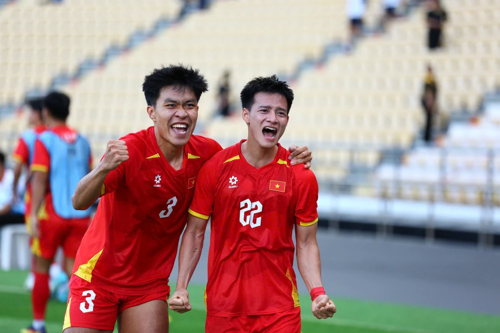 Thanh Nhàn (số 22) đã giải tỏa áp lực sau khi ghi bàn cho U-22 Việt Nam. ẢNH: VFF thanh-nhan-sea-games-33.jpg