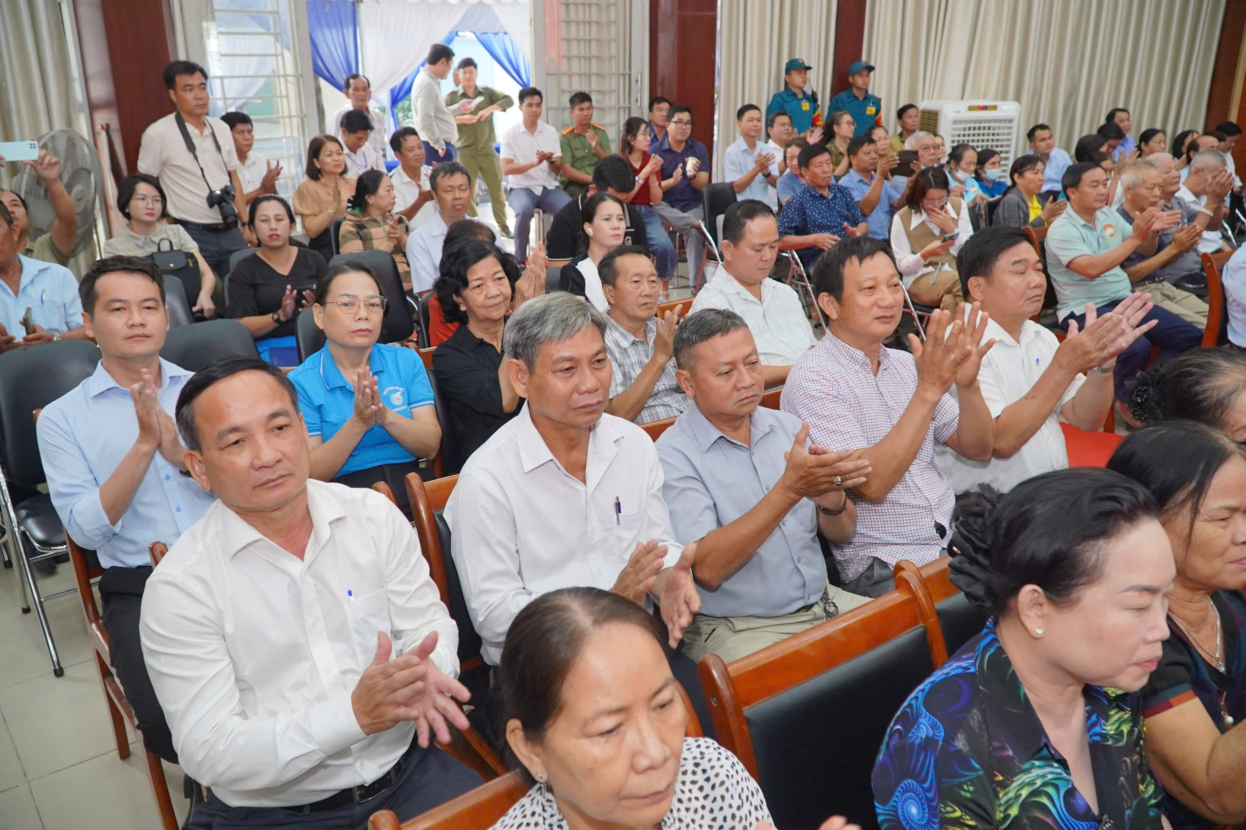 Bí thư Thành ủy TPHCM nói "có lối ra" 8 img