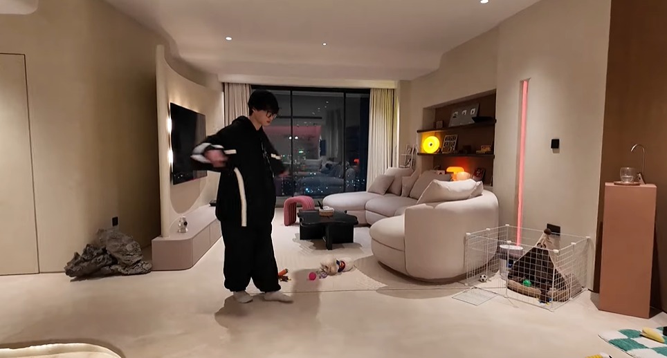 Sống đủ lâu để thấy: Nam nghệ sĩ mua nhà ở chung với bạn gái quản lý, vừa chính thức cầu hôn- Ảnh 4.