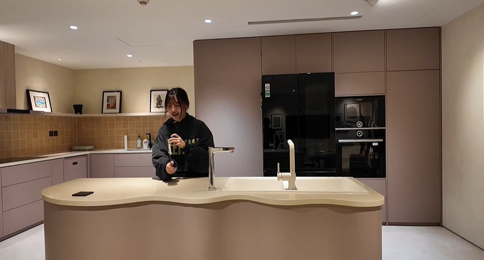 Sống đủ lâu để thấy: Nam nghệ sĩ mua nhà ở chung với bạn gái quản lý, vừa chính thức cầu hôn- Ảnh 9.