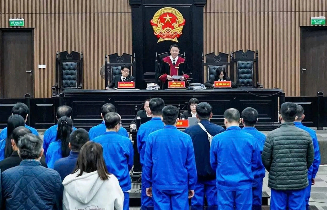 Cựu chánh án huyện đưa hối lộ để 'chạy án' giúp vợ 2 Cựu chánh án đưa hối lộ để 'chạy án' giúp vợ - Ảnh 2.