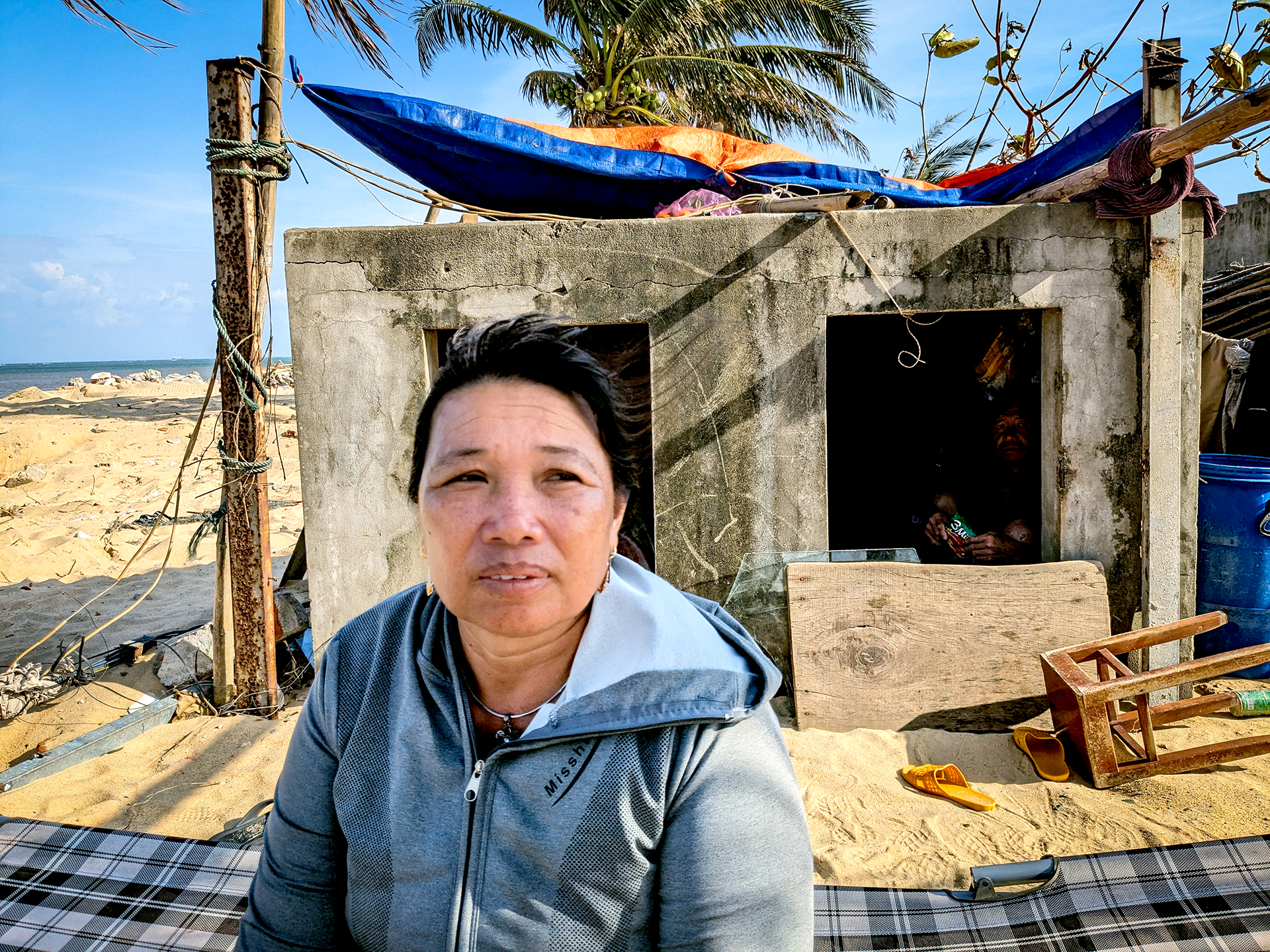 Chiến dịch không tiếng súng: 62 ngày đêm thần tốc xây gần 2.000 ngôi nhà cho dân vùng lũ - Ảnh 5. Chiến dịch không tiếng súng: 62 ngày đêm thần tốc xây gần 2.000 ngôi nhà cho dân vùng lũ - Ảnh 5.