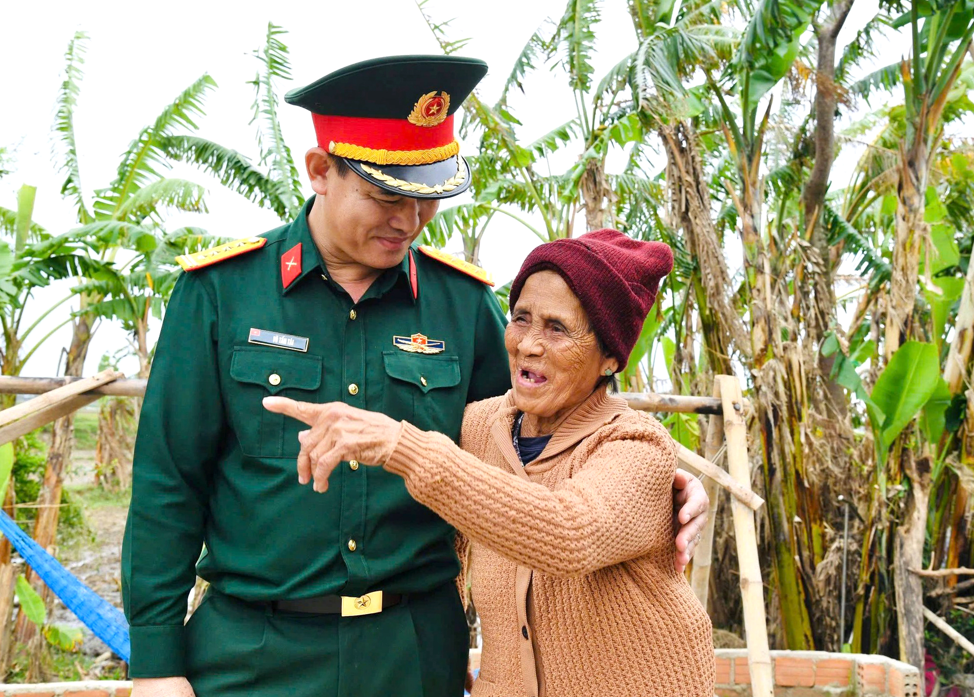 Chiến dịch không tiếng súng: 62 ngày đêm thần tốc xây gần 2.000 ngôi nhà cho dân vùng lũ - Ảnh 28. Chiến dịch không tiếng súng: 62 ngày đêm thần tốc xây gần 2.000 ngôi nhà cho dân vùng lũ - Ảnh 28.