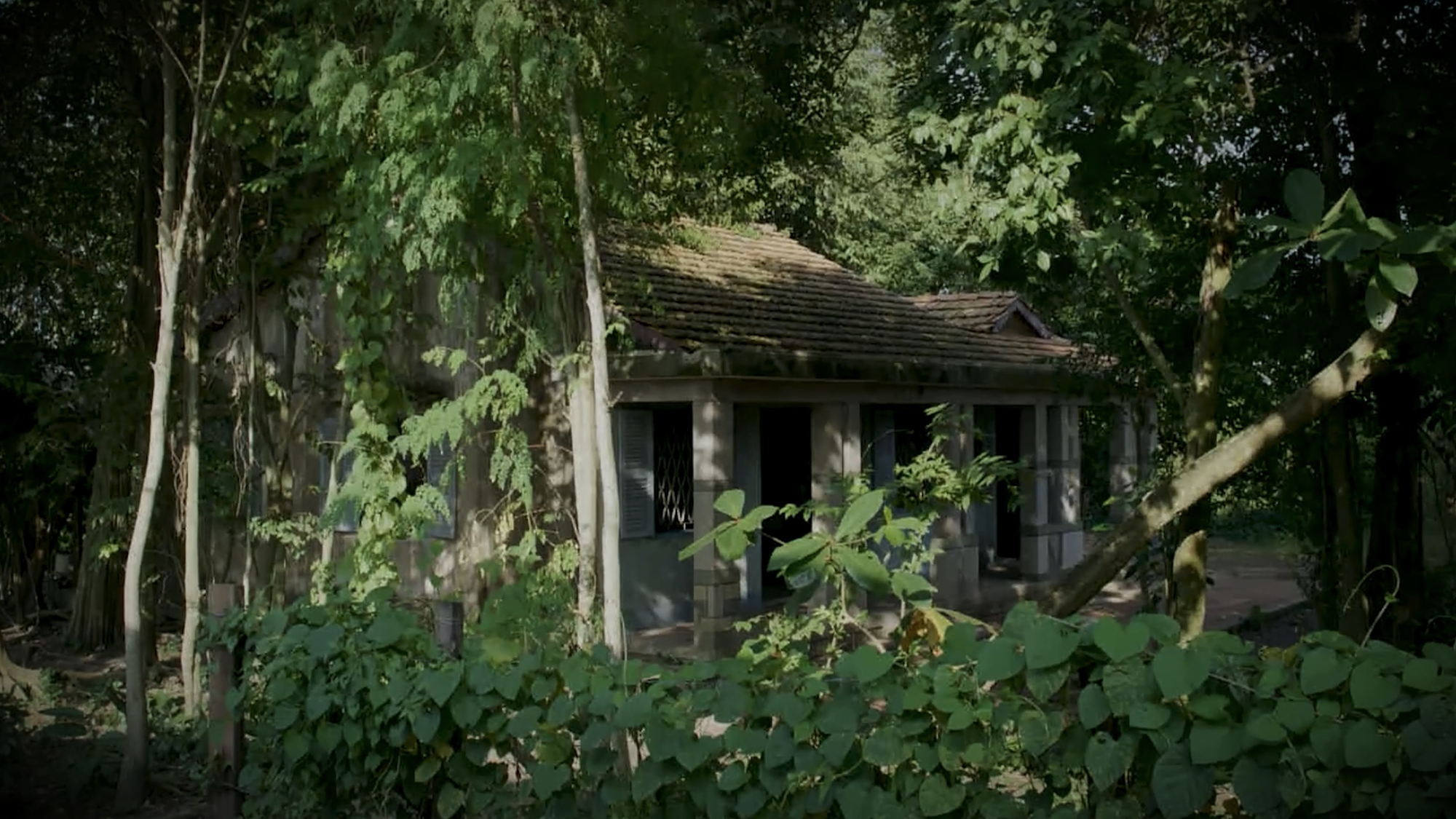 Trời ơi sao phim Việt này gan quá vậy: Dùng nhà ma làm bối cảnh, hàng xóm nói 6 chữ mà rợn tóc gáy- Ảnh 3.