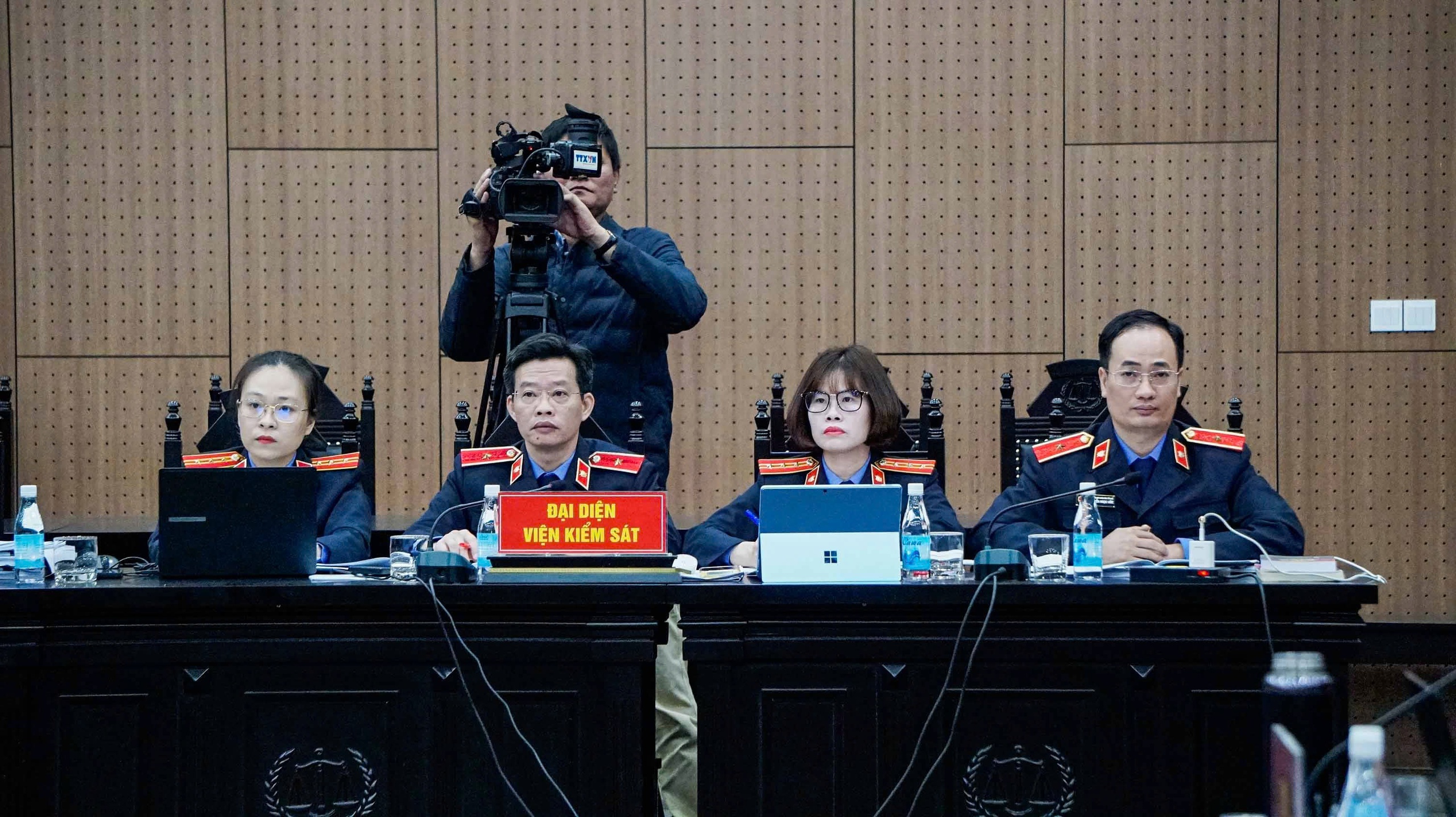 Vụ 2 cựu phó chánh án nhận hối lộ: 'Xói mòn niềm tin của nhân dân'- Ảnh 2.