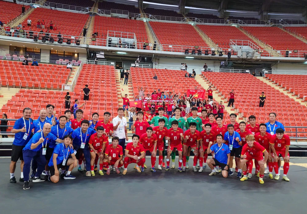 Sân Rajamangala may mắn với bóng đá Việt Nam khi thầy trò Kim Sang-sik từng vô địch AFF Cup 2024 hồi đầu năm nay. Ảnh: ANH PHƯƠNG. soc-voi-ti-so-chung-ket-bong-da-nam-sea-games-thai-lan-viet-nam-4-1 (1).jpg