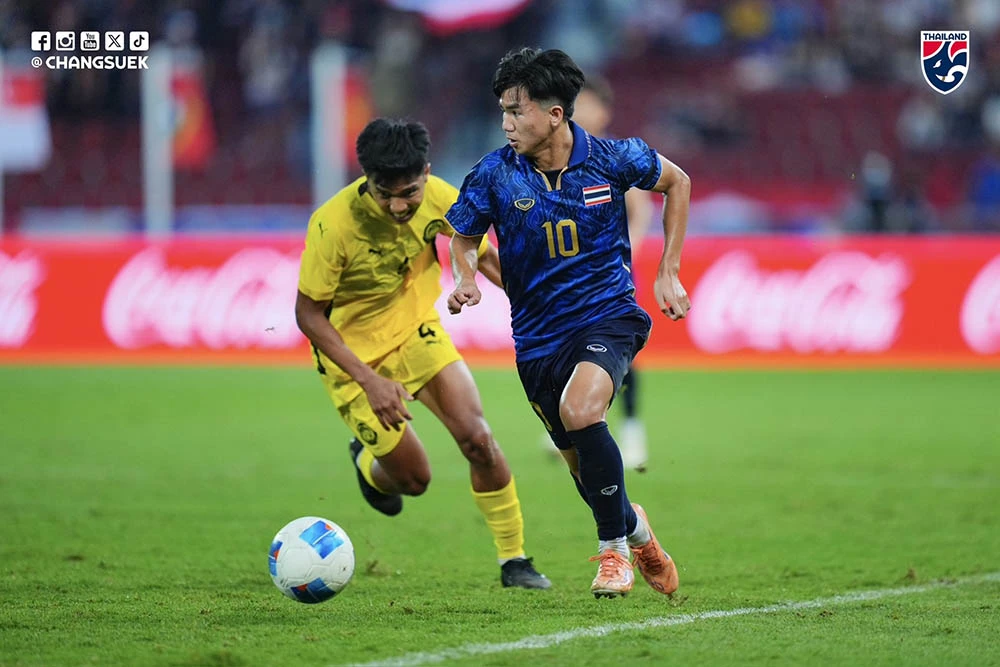 Thái Lan nhọc nhằn vượt qua Malaysia 1-0 trong thế 11 đánh 10. Ảnh: FAT. soc-voi-ti-so-chung-ket-bong-da-nam-sea-games-thai-lan-viet-nam-4-1 (3).jpg