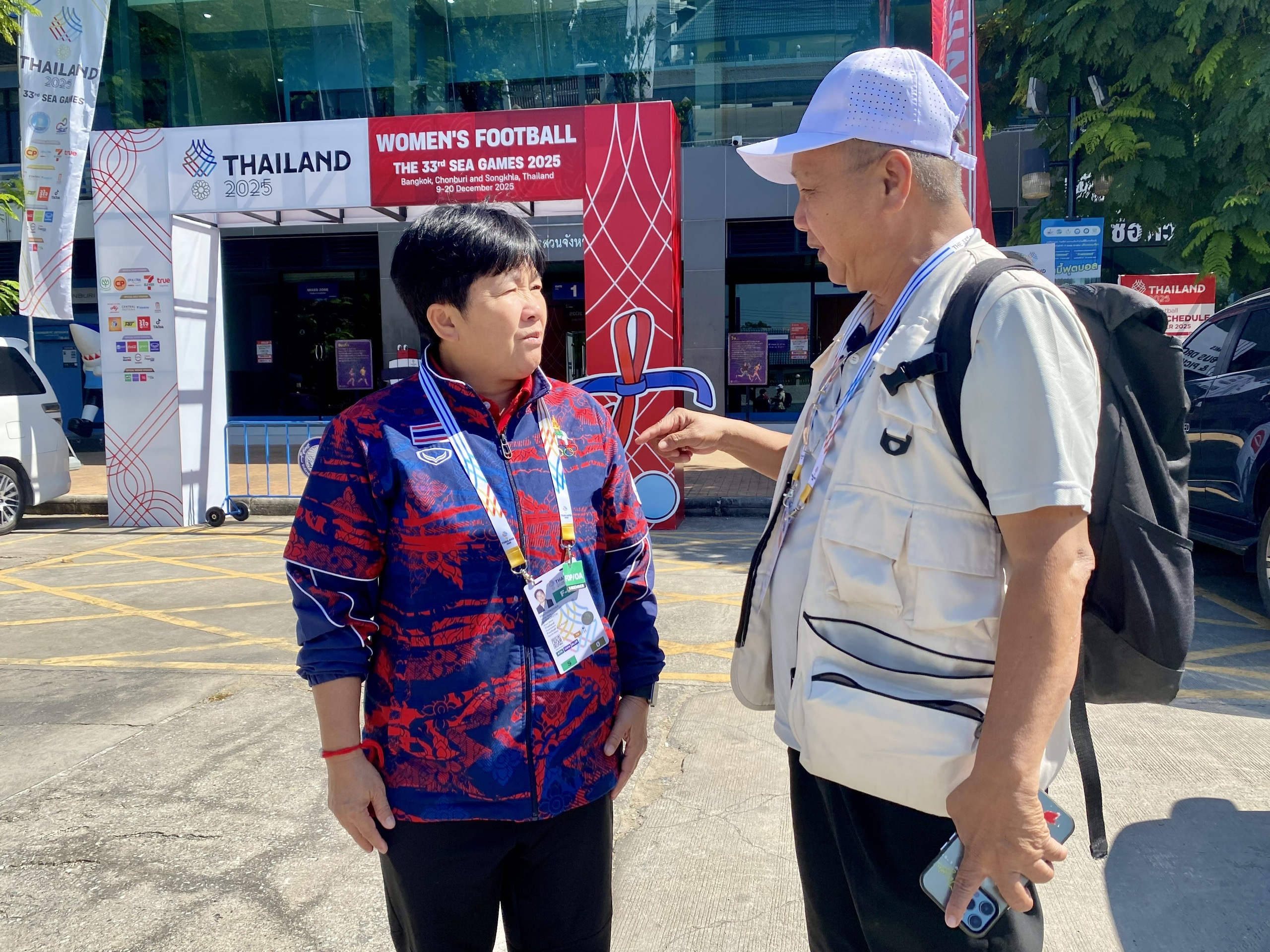 HLV đội tuyển nữ Thái Lan tiếc vì không được đấu trí HLV Mai Đức Chung, mong Việt Nam thắng Philippines- Ảnh 4.