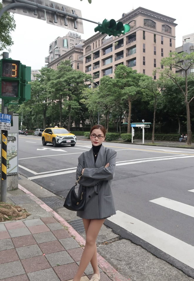 Diện blazer dáng rộng để khoe phong thái thanh lịch- Ảnh 2.