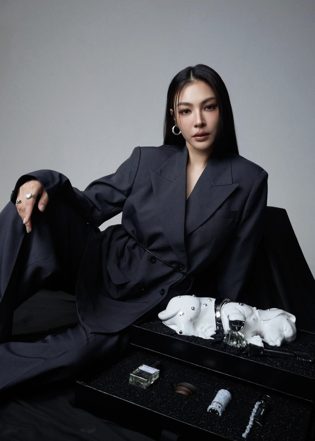 Diện blazer dáng rộng để khoe phong thái thanh lịch- Ảnh 6.